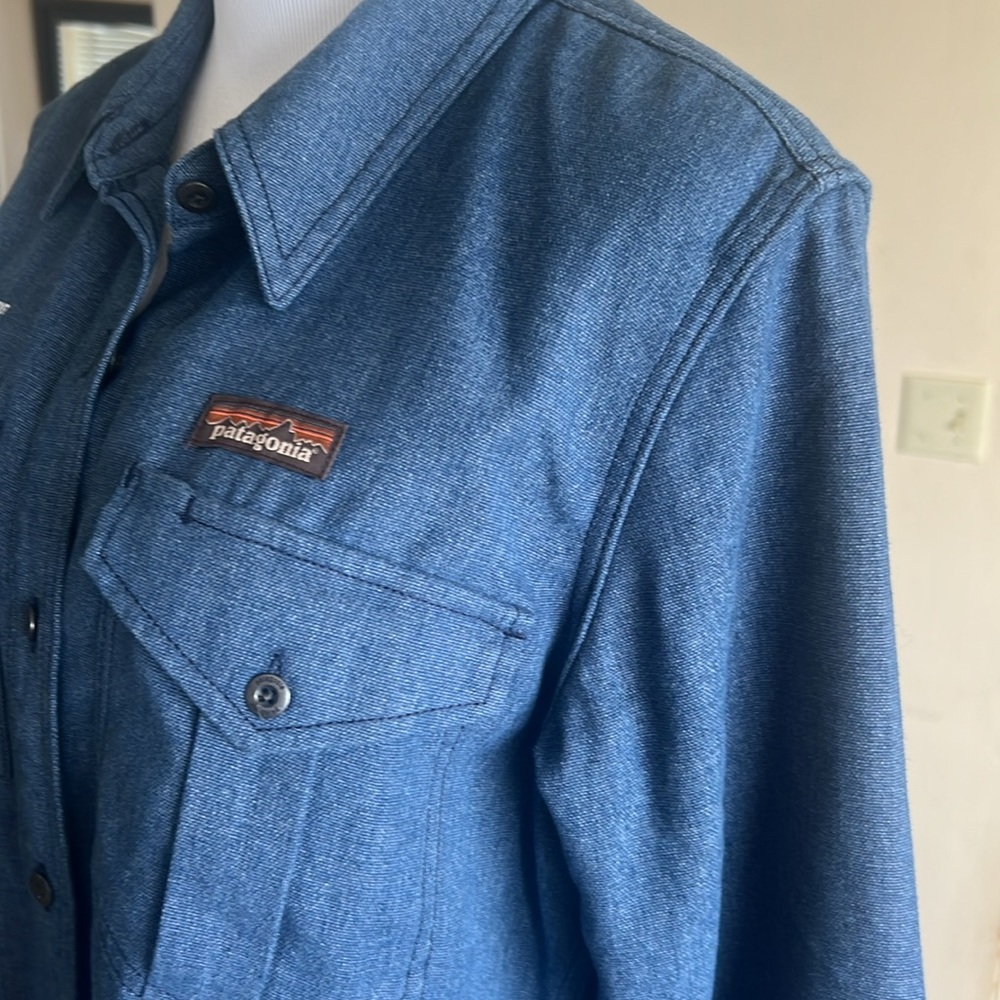 New Patagonia California Trout Women's Blue Button Up - Picture 3 of 8